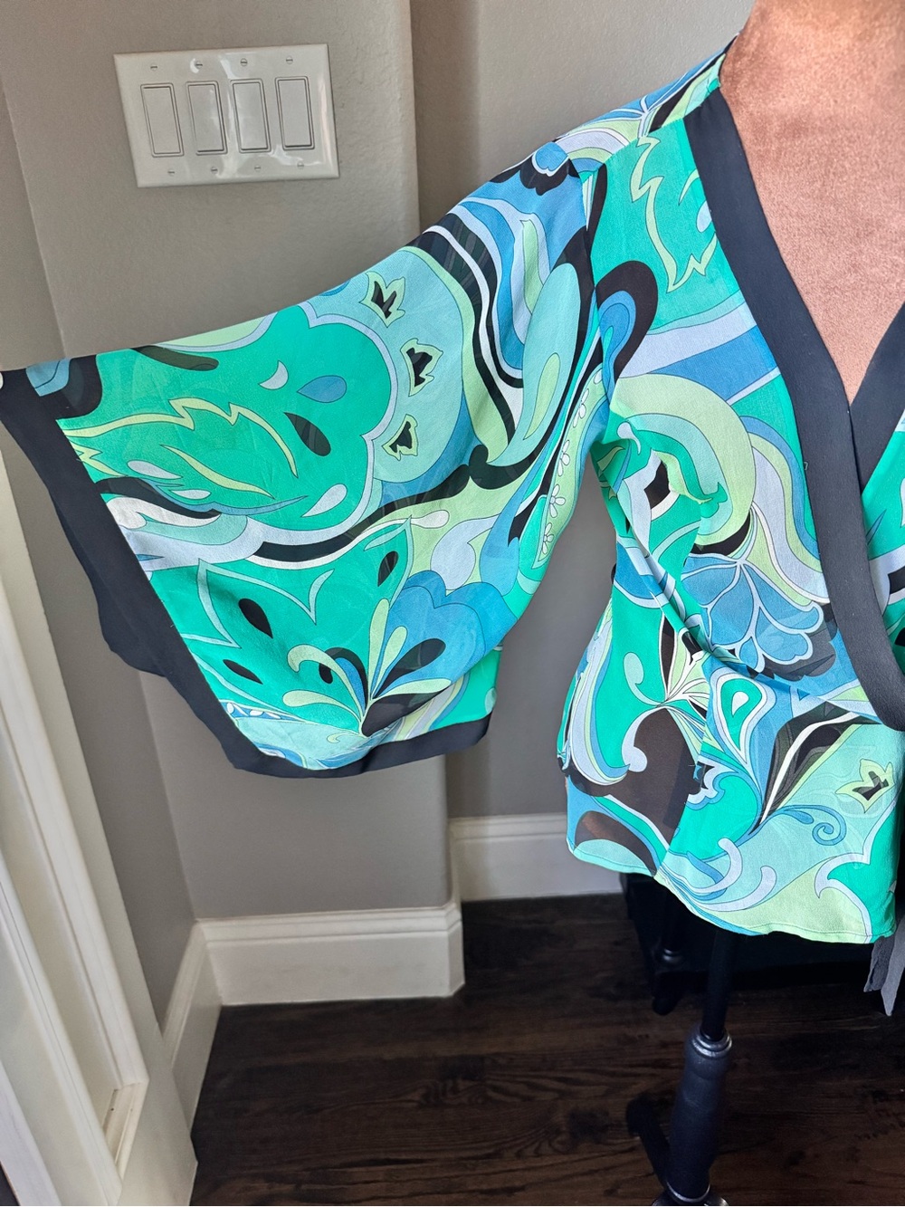 Karen Kane 100% Silk Wrap Blouse Green Blue Abstract Bell Sleeve Medium